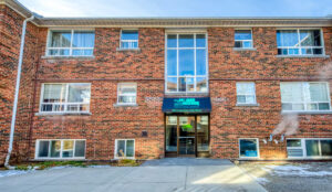 Front exterior of apartment building at 322 Lakeshore Road West in Mississauga